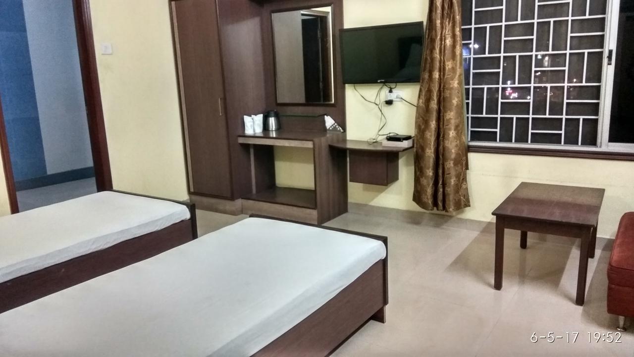 Hotel Varsa Dibrugarh Exterior photo