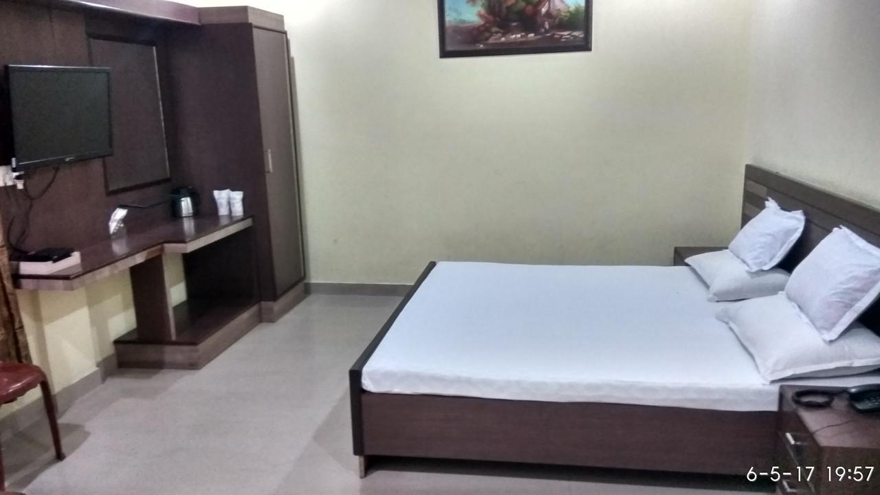 Hotel Varsa Dibrugarh Exterior photo