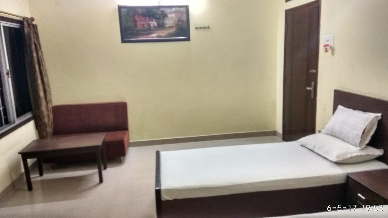 Hotel Varsa Dibrugarh Exterior photo
