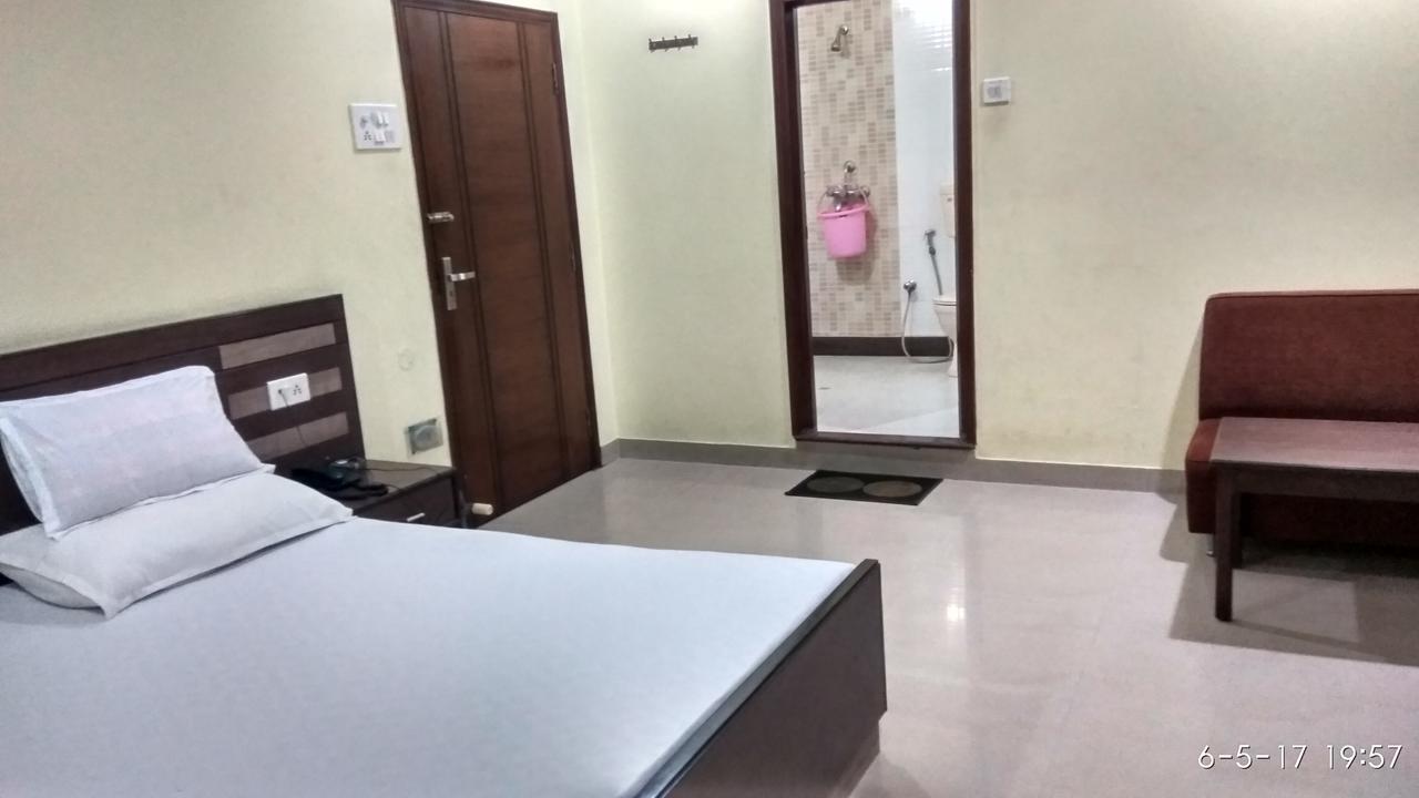 Hotel Varsa Dibrugarh Exterior photo