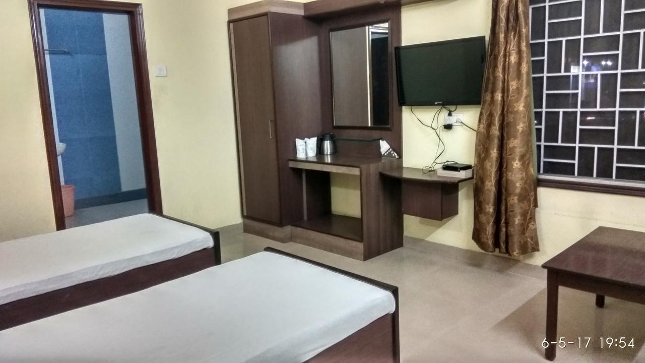 Hotel Varsa Dibrugarh Exterior photo