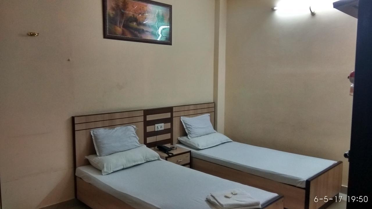 Hotel Varsa Dibrugarh Exterior photo